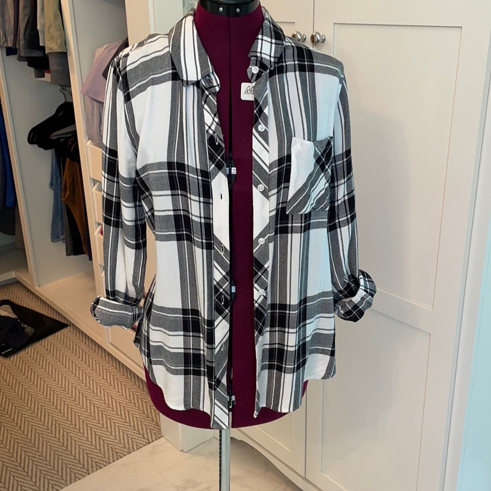 Rails Black and white button up top